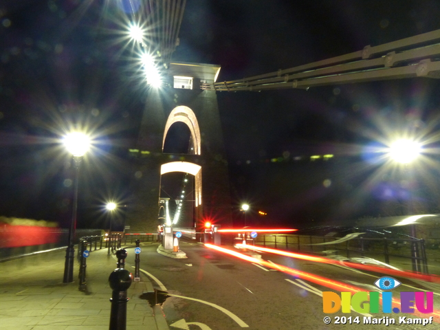 LZ00431 Trails of car going over Clifton suspension bridge at night